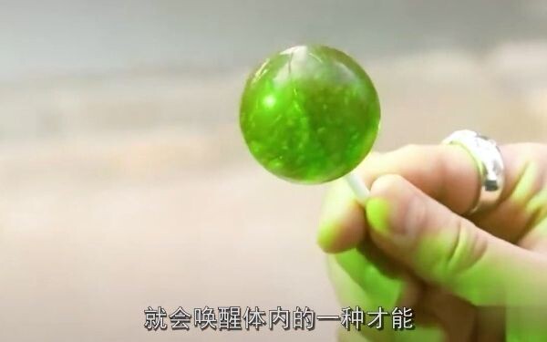 3 viên kẹo, mỗi viên có thể đánh thức một thiên tài trong cơ thể, viên cuối cùng có thể khiến anh ta