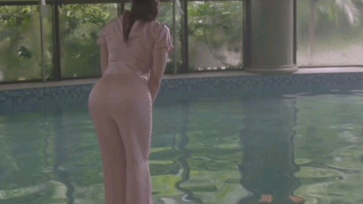 Jiang Pinting: Sexy and charming, with a perfect body