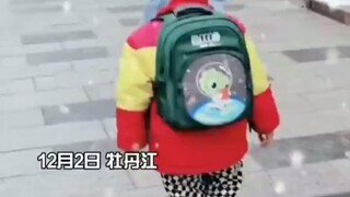 宝妈在考试前反复叮嘱孩子