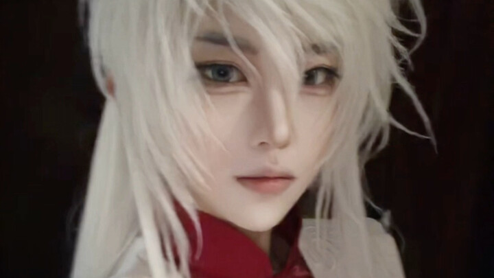 Dunia cosplay kehilangan sosok yang tak berarti, sementara dunia abstrak menyambut kedatangan “Yerus