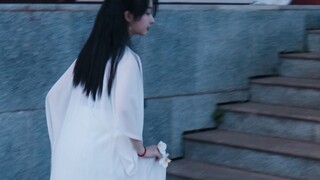 伶人与废弃的戏台，这该死的清冷孤寂感……