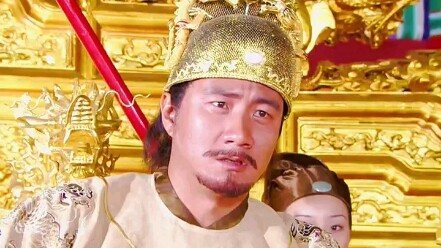 At the very first morning court session of the dynasty, the Emperor was actually late!