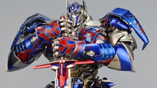 [Phần thưởng mẫu] Threezero DLX Knight Optimus Prime