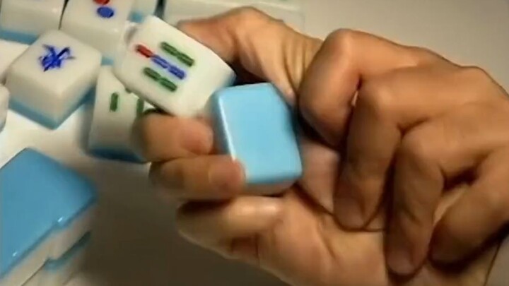 The cheater plays Mahjong and draws two cards at a time, then hides the extra cards in his clothes. 