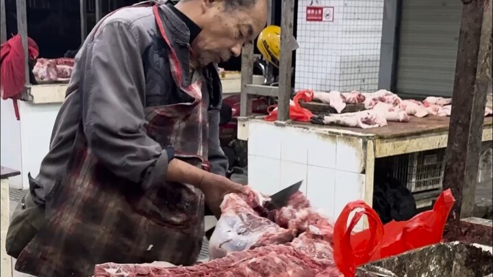 Thái đao chưa chặt đứt chí xanh mây, trên thớt vẫn tỏa hương đào lý — 43 năm kiên trì, đưa 1.122 đứa