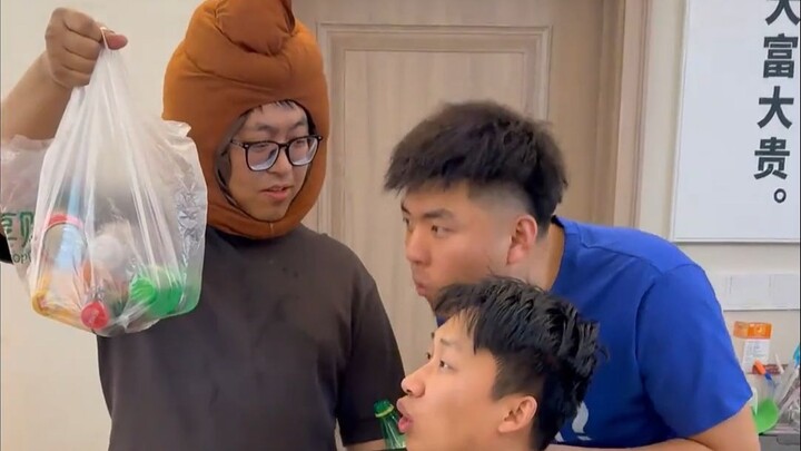 كوميديا بلا حدود! تعالَ معنا لنروي النكات ونتحدّيك لاختبار حدود ضحكك – هل تستطيع أن تمنع نفسك من الض