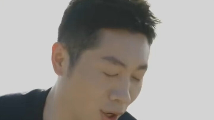 China’s table tennis comedian, Xu Xin—this couple is just too in sync! Brother Xin is really hilario
