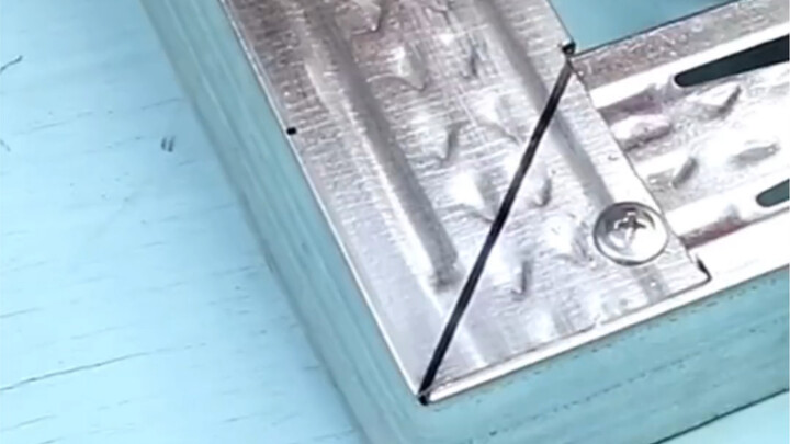 Life hack: Turn old items into handy hardware tools in seconds