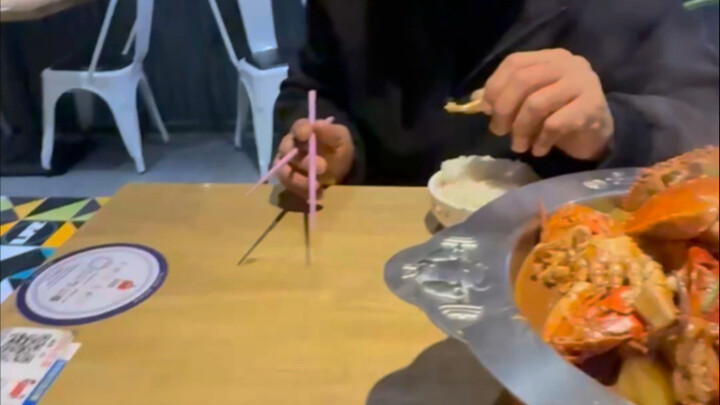 هذا هو العام الـ21 و11 شهرًا الذي يمضيه برفقتي، وقريبًا سيكمل 22 عامًا. إنه أيضًا عيد ميلاده الثامن 