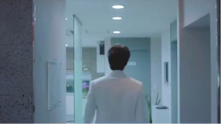 "ตัวเอง คุณคิดว่าผมคือใคร"