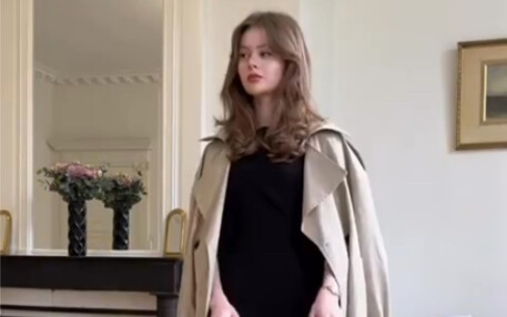 Please enjoy the classic outfits from the last decade—so stylish!