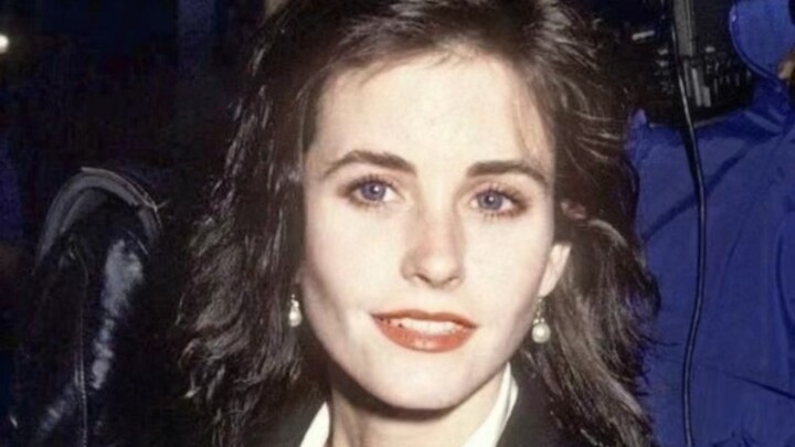 Sắc sảo và đậm chất cổ điển, cô ấy đã hiện thực hóa mọi ước mơ của tôi về mỹ nhân phương Tây.