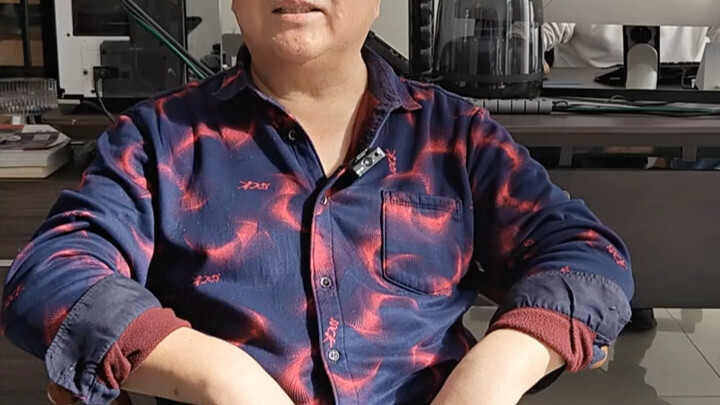 Người anh cả 68 tuổi nghĩ rằng mình vẫn có thể cống hiến thêm 20 năm trong lĩnh vực tự động hóa điện