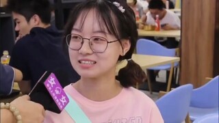 Menggunakan bahasa yang sama