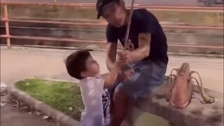 玩烟花的小朋友，前面半分钟是哈利波特，后面半分钟变成了伏地魔