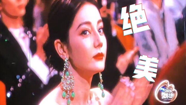 Lại thêm một video về cuộc đời, quá xuất sắc! - Địch Lệ Nhiệt Ba tại hậu trường đêm lễ Weibo