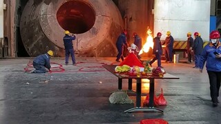 Kecerdasan emosional rendah: takhayul ×; kecerdasan emosional tinggi: rasa ritual ✓