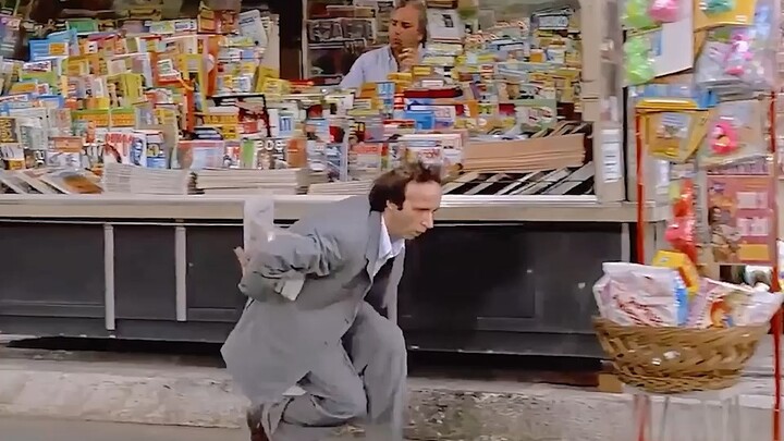 A man goes to the supermarket to buy things, never spends a penny, the main thing is a freeloader, c