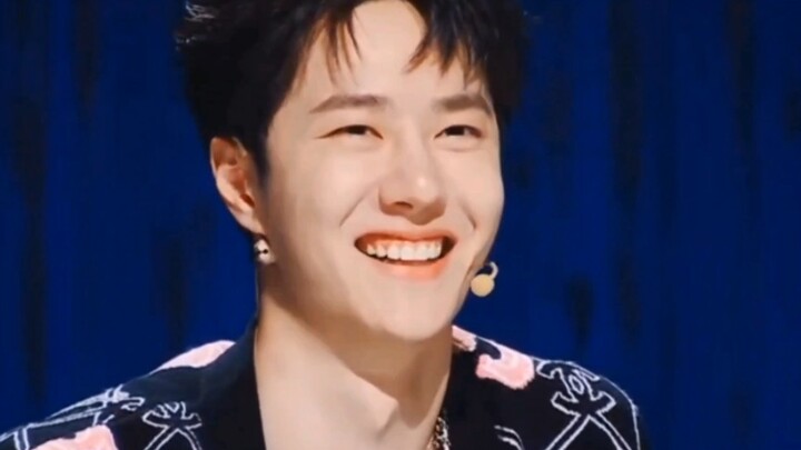 Vương Nhất Bác với tư cách là ngôi sao đình đám hàng đầu, đã dùng sức hút của bản thân để hỗ trợ nhả