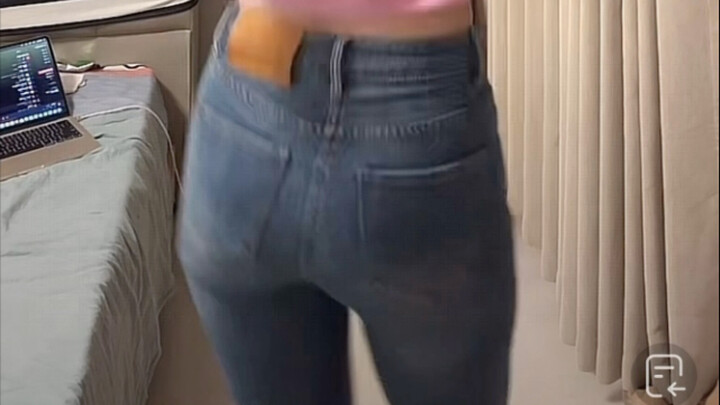 Extended-Size Back-Shaking Jeans