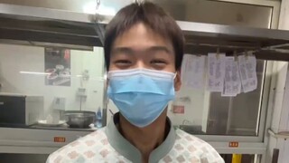 传菜员小哥晒出工作日常，网友：怪不得需要广角镜呢