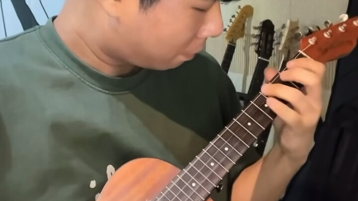 Electric Ukulele “Hotel California”
