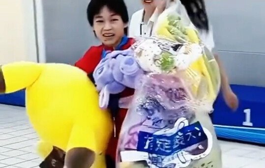 Lý do tặng búp bê Quán Toàn Hồng Thiền