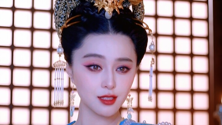 Segala bunga bermekaran? Kalau orang lain sih nggak berani ngajak begitu banyak cewek tampil bareng 