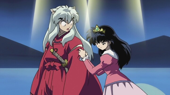 InuYasha menyela penampilan panggung Kagome dan menjadi lucu