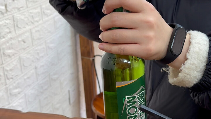 This bottle opener is so cool, I have to ask my brother to get me one!