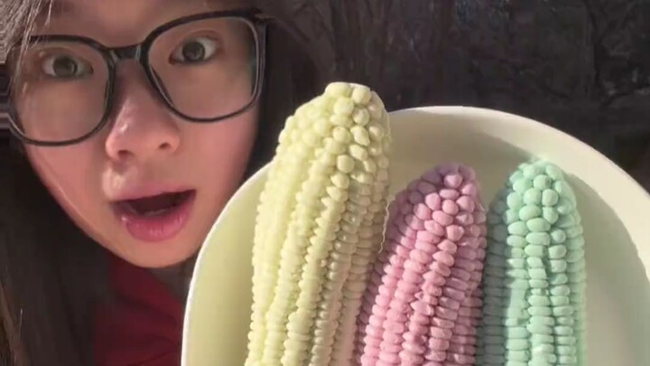 ให้ฉันหน่อยนึงเถอะ ฉันจะเล่นกับตัวเองได้ทั้งวันเลย!!! (เก็บกวาดเรียบร้อยแล้ว)