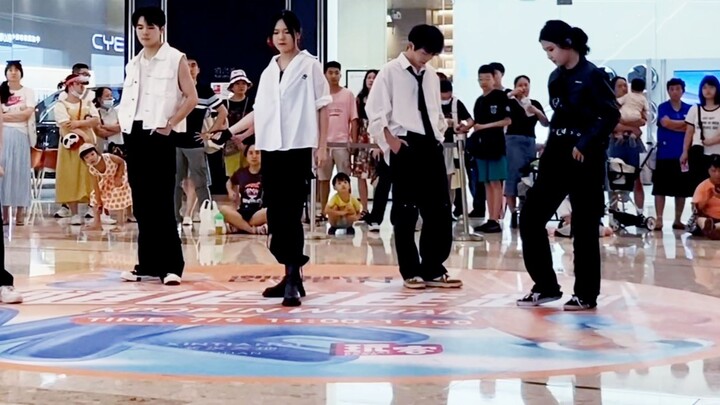So cool! Wuhan's No. 1 Wuli T5-MOVE dances to the road show!