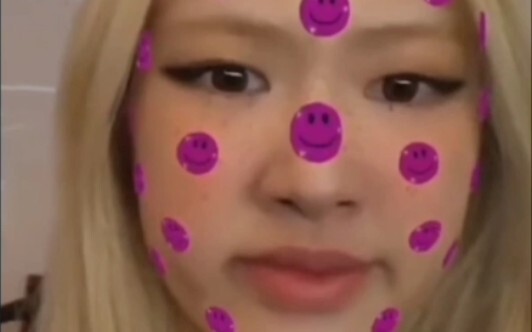 التأثيرات الخاصة التي تستخدمها بارك تشاي يونغ تحوّلت من اشمئزاز إلى عشق.