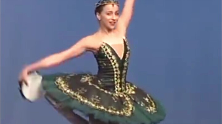 【تات مي】 لماذا يُقال إن تيت ماكراي هي راقصة بارزة؟ شاهد الفيديو.