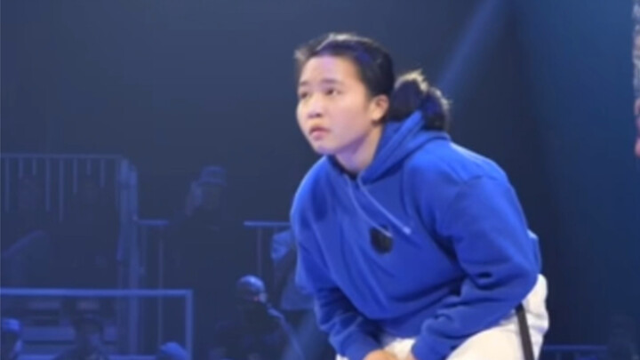 สาวเต้นสตรีทแดนซ์จอมเก่งจากเหอหนาน ฝีมือขั้นเทพ เอาชนะคู่แข่งแบบสุดปัง! ใครบอกผู้หญิงสู้ผู้ชายไม่ได้