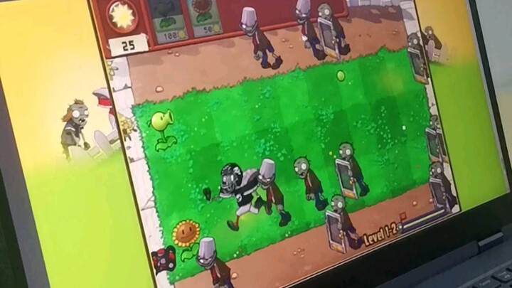 Mengintai dan memanggil mayat hidup tanpa henti, kira-kira bagaimana reaksi teman sekamar?