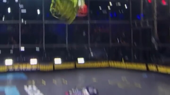 التفاخر يجعلك تحلق (روبوت قتالي)