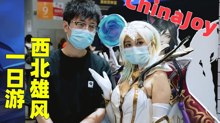 At ChinaJoy, I ran into a glamorous girl and took a photo with her—only to accidentally step on and 