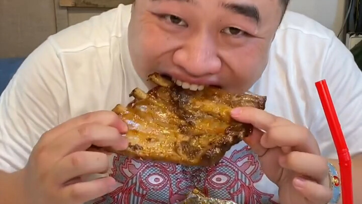 Makanan Thailand: Tantangan Makan 500 Baht di Pasar Malam Bangkok