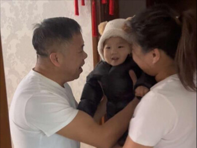 第一天带娃回姥爷家 你会看见一个热情的姥姥姥爷