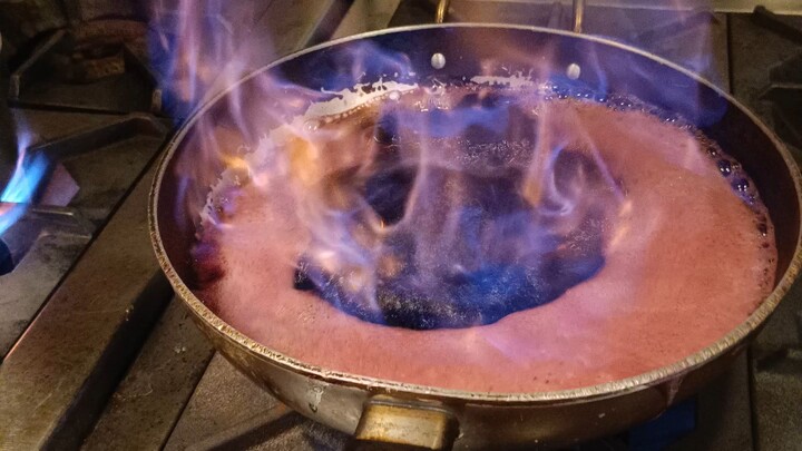 time to cook red wine 🍷
