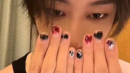 ซูหมิงหาว: เมื่อก่อนไม่เคยสนใจเลย แต่ตอนนี้ทำเล็บสวยๆ แล้วติดใจจริงๆ นะ!