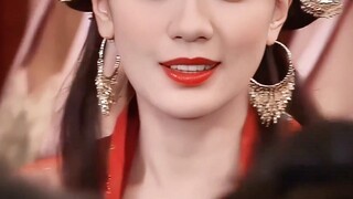 No wonder beauties from the past felt so much more captivating—today’s girls practically glue their 