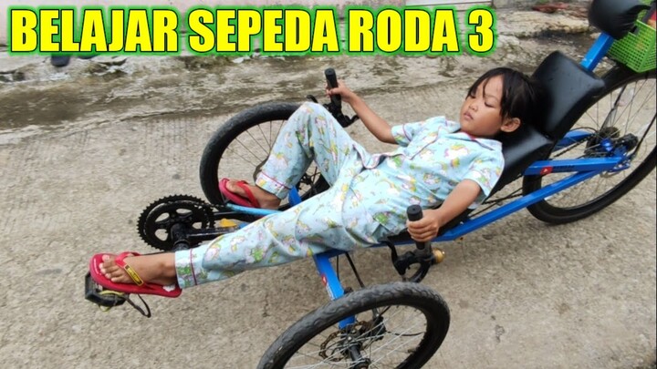 Anak Kecil Belajar Sepeda Roda 3