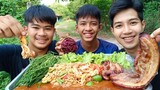 ส้มตำกุ้งสะดุ้งหมูอบนํ้าผึ้ง ข้าวเหนียวดำจํ้านํ้าส้มตำ แซ่บมากมื้อนี้