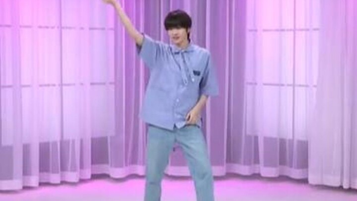 Lian Hua Wei takes on a变速girl group dance challenge—Zaizai is so flexible!