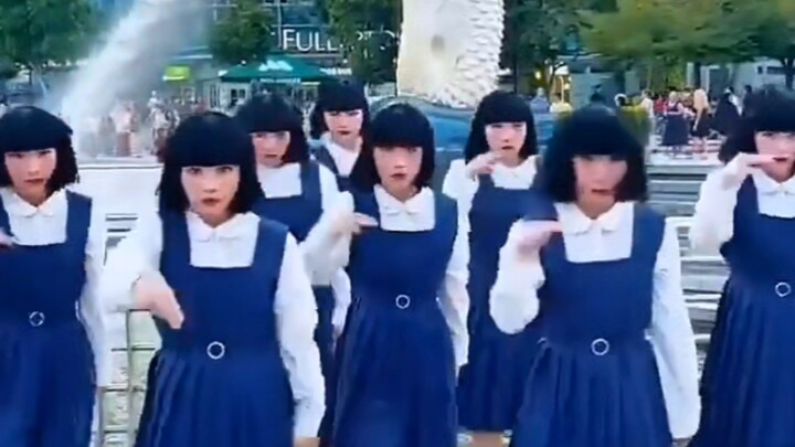 Grup tari Jepang menari di Li Jiapo, sangat aneh..