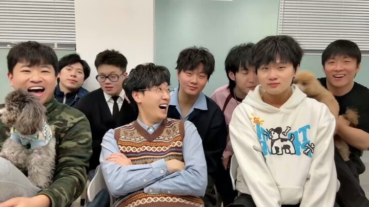 Cao Siêu và Thiên Phóng đều bị chính bảo bối đáng yêu của mình làm cho mê mẩn rồi!