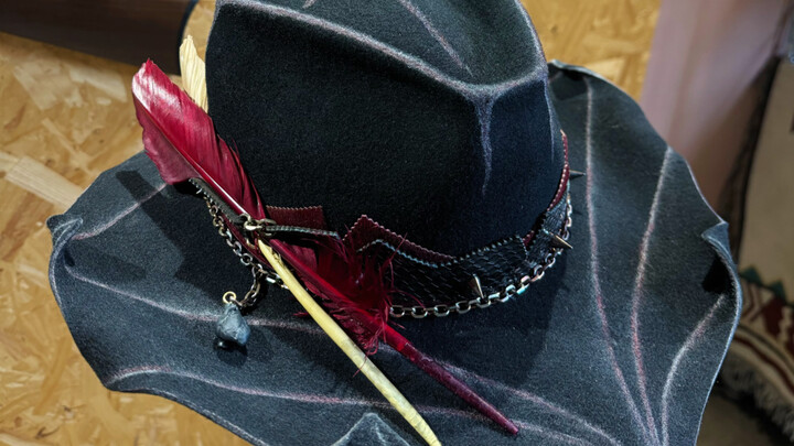 This hat is from the vampire in Hunter x Hunter.