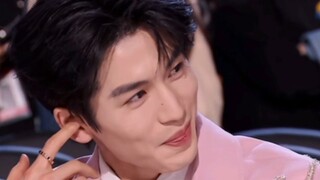 Saya akan tertawa sampai mati melihat reaksi semua orang ketika Ding Yuxi membawa Yu Shuxin turun pa